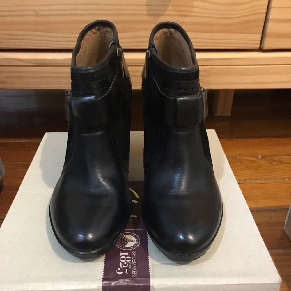 NIB Clarks Lida Dallas high heel booties - Picture 2 of 6